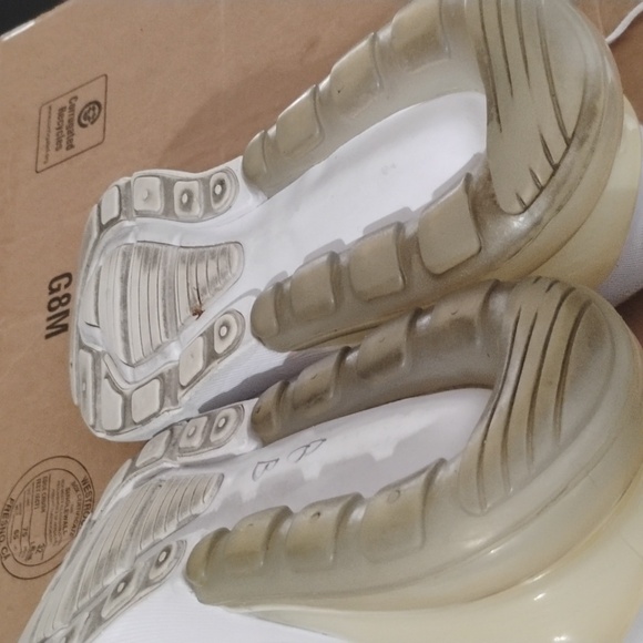 Nike Women's Air Max 270 White Sneakers - Picture 5 of 7